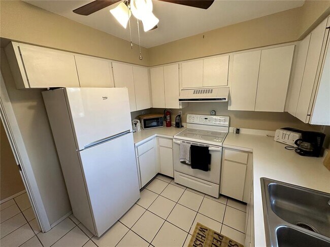Building Photo - 3500 El Conquistador Pkwy