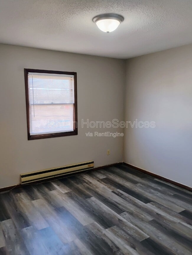 Building Photo - 223 S F St