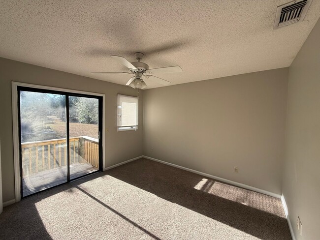 Building Photo - 2 Woodrum Pl