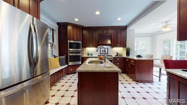 Building Photo - Charming home in the Heart of University City.