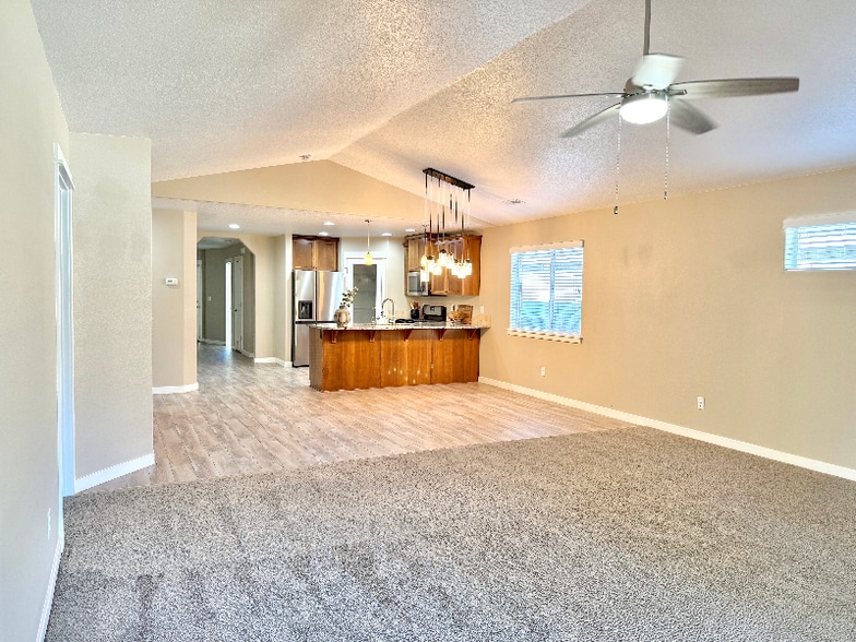 Building Photo - 5021 NE 29th Ave