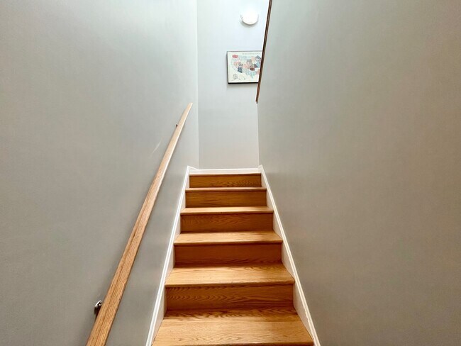 Building Photo - 2734 N Wolcott Ave