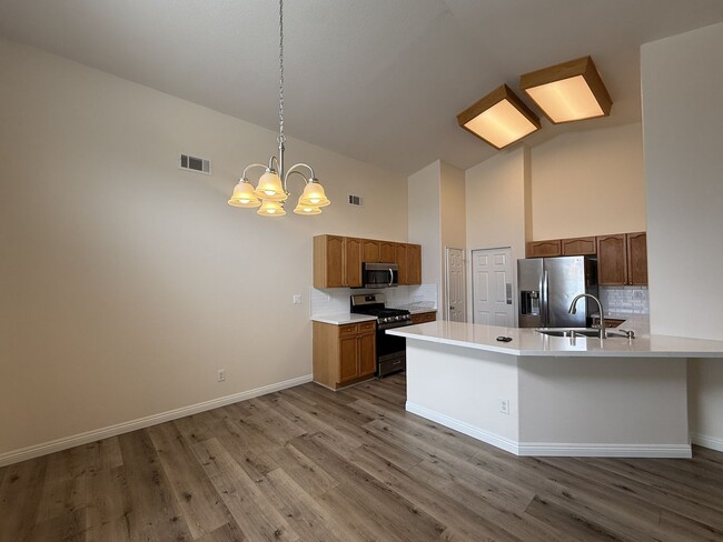 Building Photo - Quartz Hill 3 Bedroom 2 Bathroom