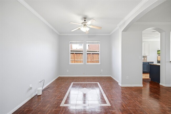 Building Photo - 1707 E Highlands Crossing