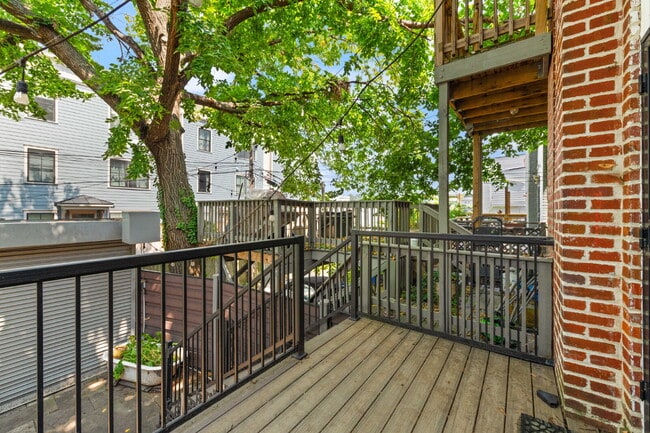 Building Photo - 445 Newton Pl NW