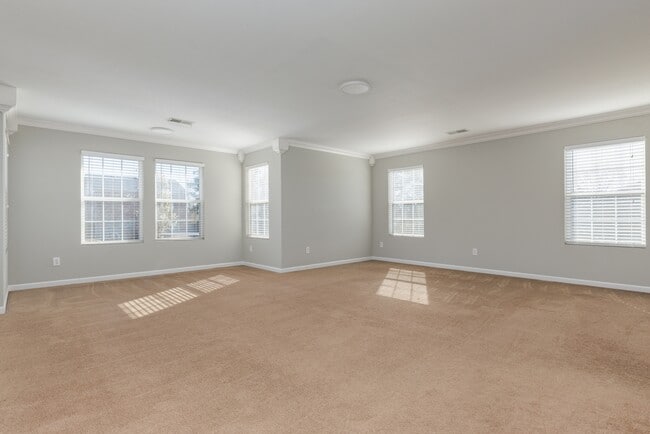 Building Photo - 2415 Bell Manor Dr SW