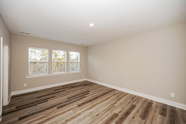 Building Photo - OPEN HOUSE SATURDAY 2/20/26 : 2PM - 4PM - FIRST MONTH FREE