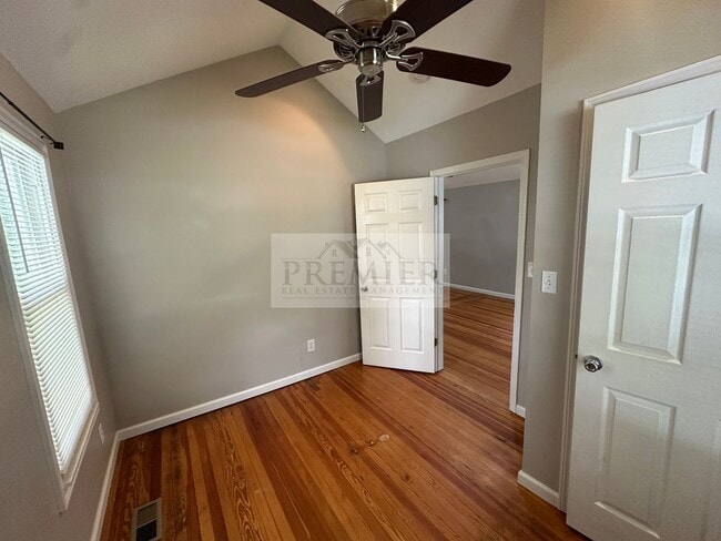 Building Photo - 4621 Terrace St