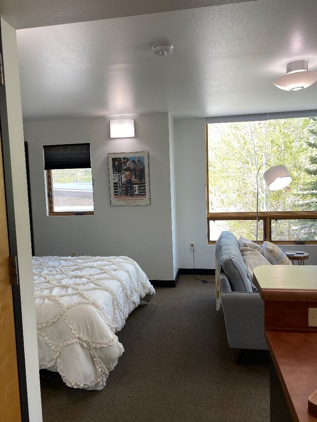 Building Photo - 420 US-89