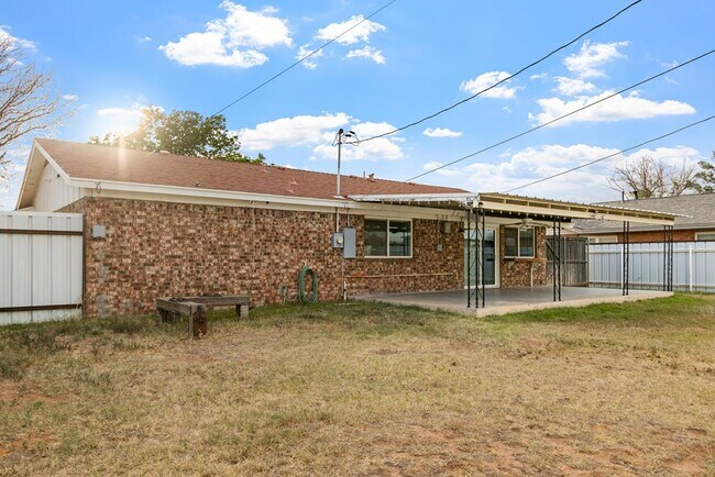 Building Photo - 5000 Buffalo Ave