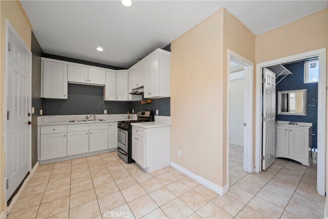 Building Photo - 9796 Stanwin Ave