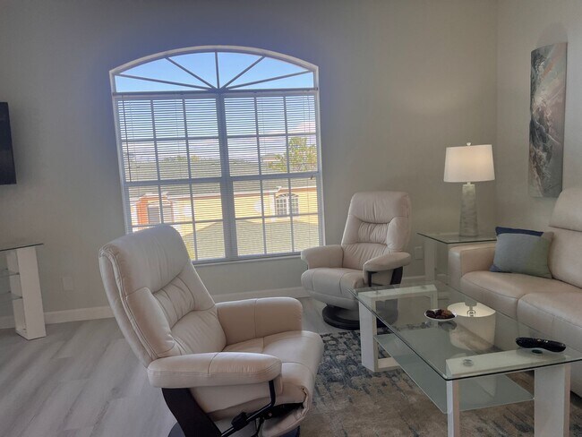 Building Photo - Modern 2BD/2BA Condo in Gondola Park