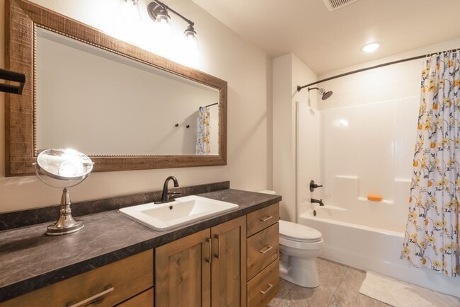 Building Photo - Beautiful Single Family Home in North Bismarck