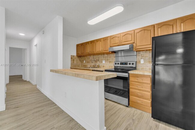 Building Photo - 4140 NW 79th Ave