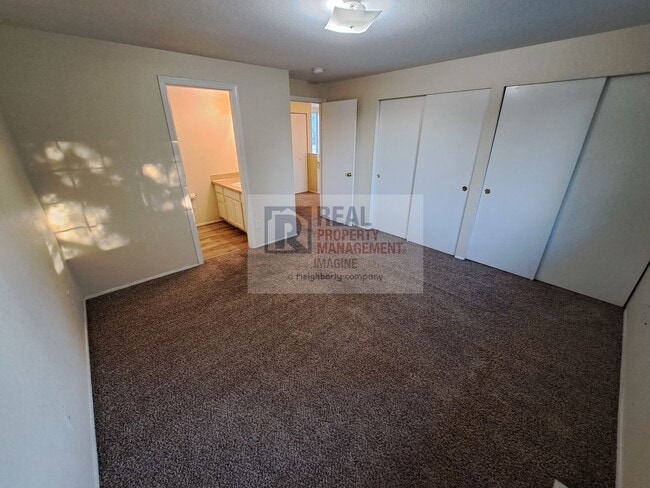 Building Photo - Check Out This Adorable 3 Bedroom, 2.5 Bath TownHome!