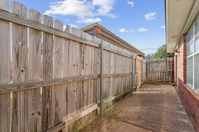 Building Photo - 10316 Hyacinth Ln