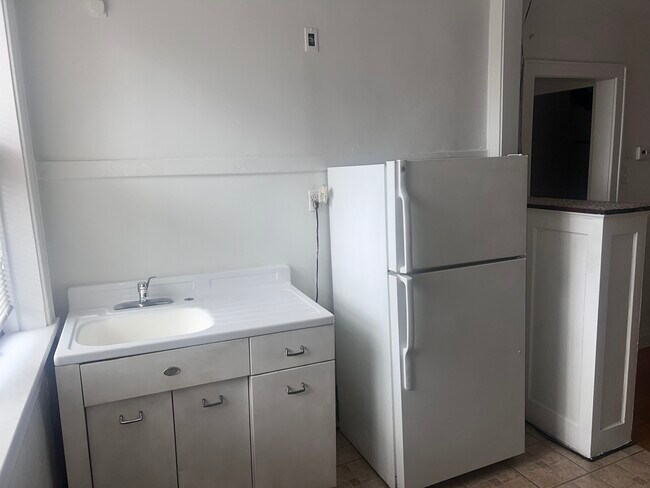 Building Photo - 5907 W Arthington St