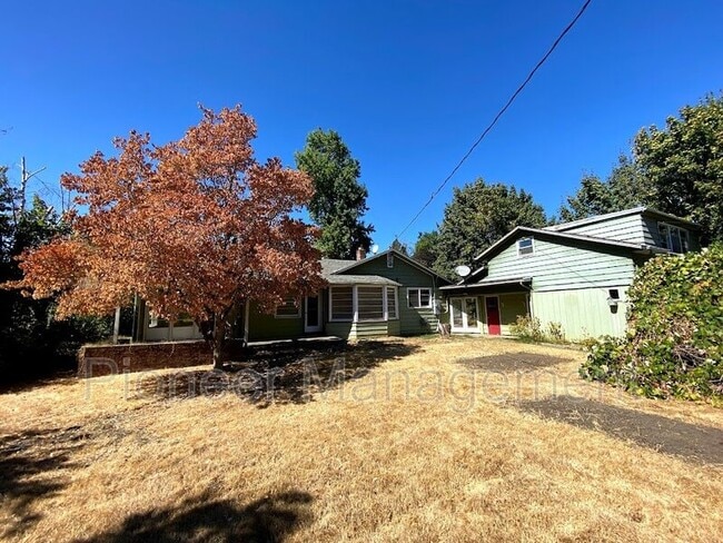 Building Photo - 375 Cherry Dr