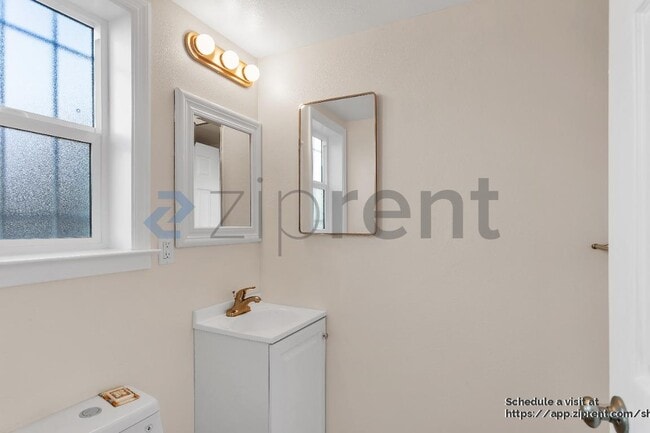 Building Photo - 830 Sargent St