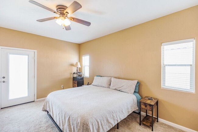 Building Photo - Beautiful 3 Bed 2 Bath Home