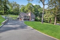 Building Photo - 28 Dirubbo Dr