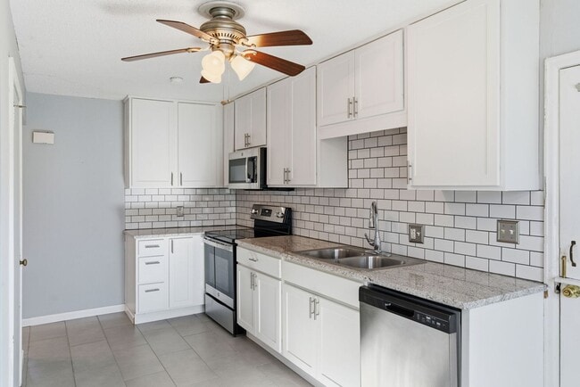 Building Photo - 1354 E Walnut St