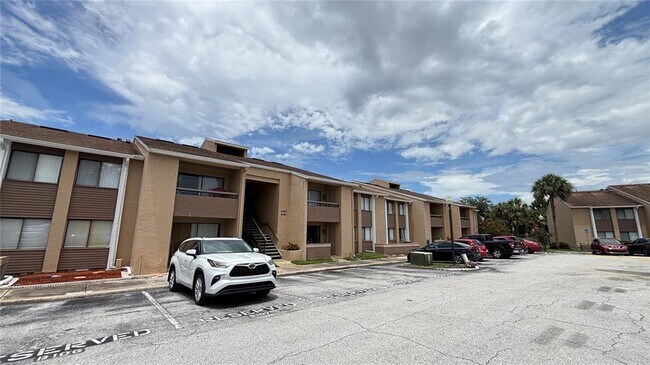 Building Photo - 5169 Vineland Rd