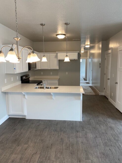 Building Photo - 549 N 360 W