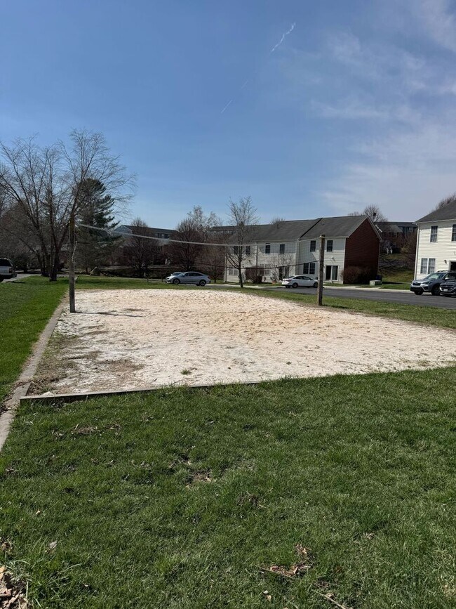 Building Photo - Updated Apartment Near Downtown – Prime Location!