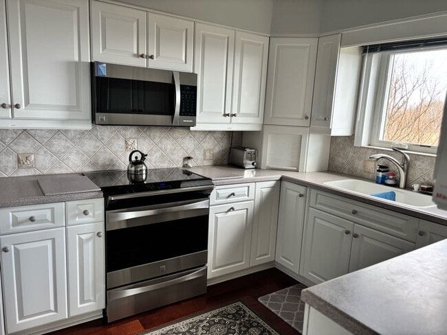 Building Photo - 1403 Fleetwood Plaza