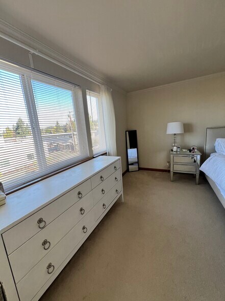 Front wall of master bedroom - 610 Glen St