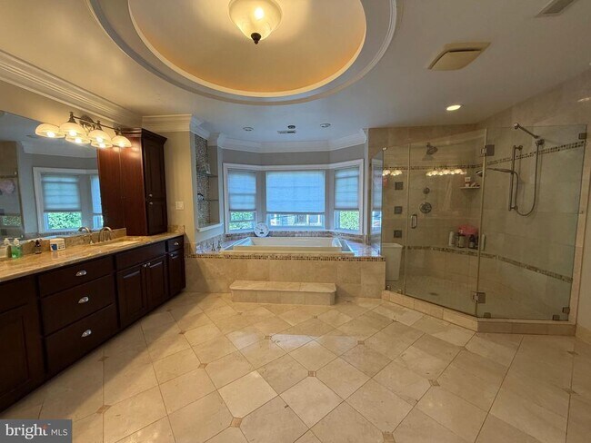 Building Photo - 6529 Fairlawn Dr