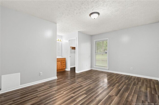 Building Photo - 920 Inglewood Ln