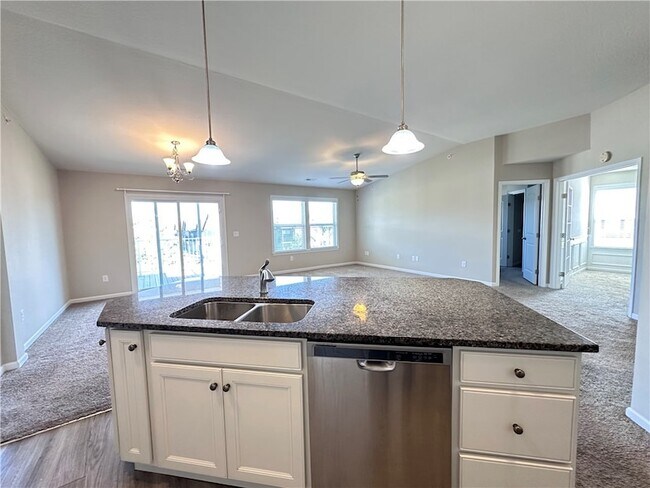 Building Photo - 16 Old Pond Rd