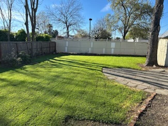 Building Photo - First Offering