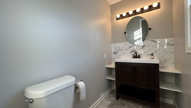 Building Photo - 3 Bedroom 1.5 bath House