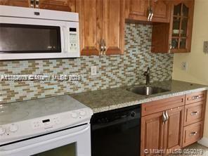 Building Photo - 9800 W Bay Harbor Dr