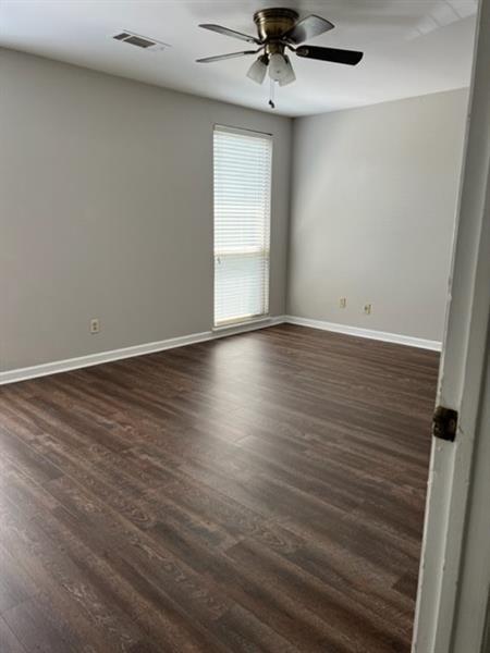 Building Photo - 1130 Riverbend Club Dr SE
