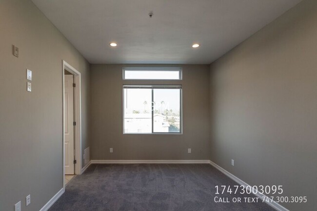 Building Photo - MOVE-IN SPECIAL! - LUXURY TOWNHOME IN NOHO!