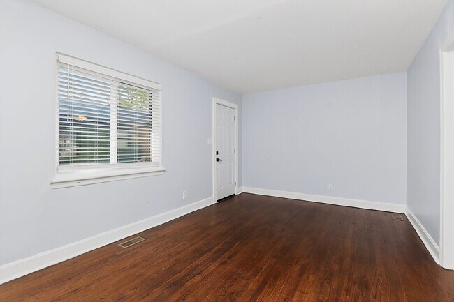 Building Photo - Cozy 2 Bedroom Duplex Close to NoDa!