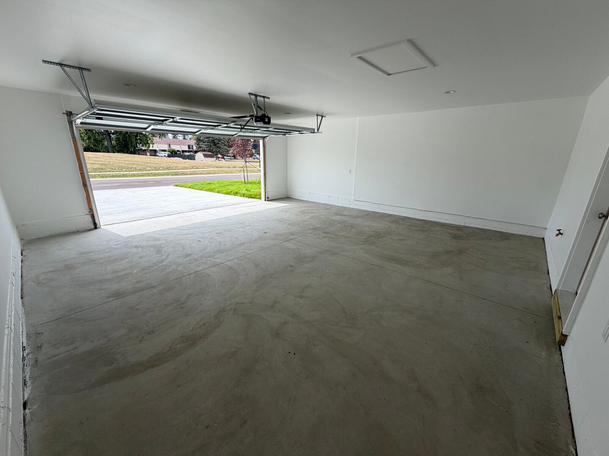 Building Photo - 2130 Carriage Hill Cir