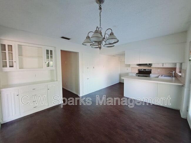Building Photo - 4106 Cedar Creek Dr