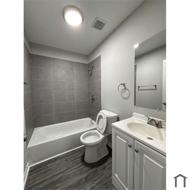 Building Photo - 4 Bedroom Rehabbed Home