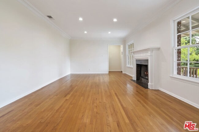 Building Photo - 18080 Karen Dr