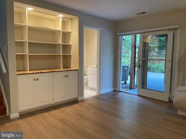 Building Photo - 9715 Whitley Park Pl