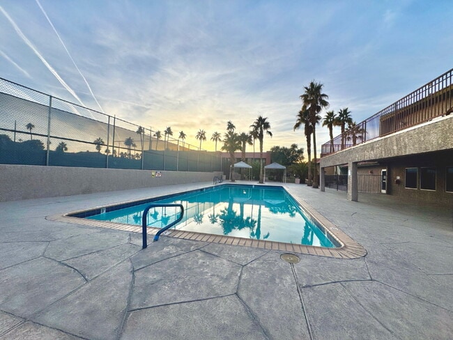 Building Photo - Lovely 2 Bed, 2 Bath Upstairs Condo for Rent in Guard Gated Community!