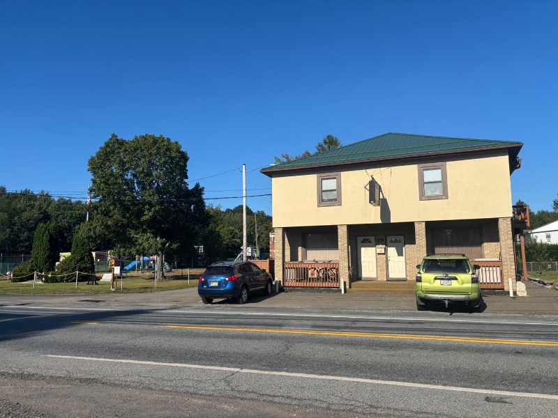 Building Photo - 940 Center St