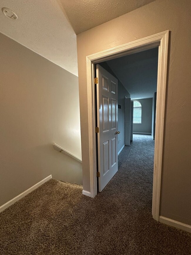 Building Photo - 2 Bedroom/2.5 Bath in Lyn Mar Downs