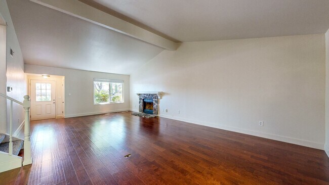 Building Photo - 360 Manka Cir
