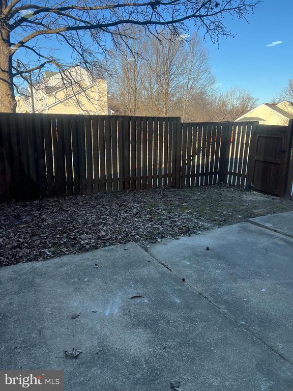 Building Photo - 2214 Deerfern Crescent
